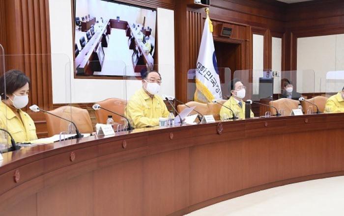홍남기 부총리, “일자리 사업 최대한 당겨 집행 …직접 일자리 50만명 이상 채용