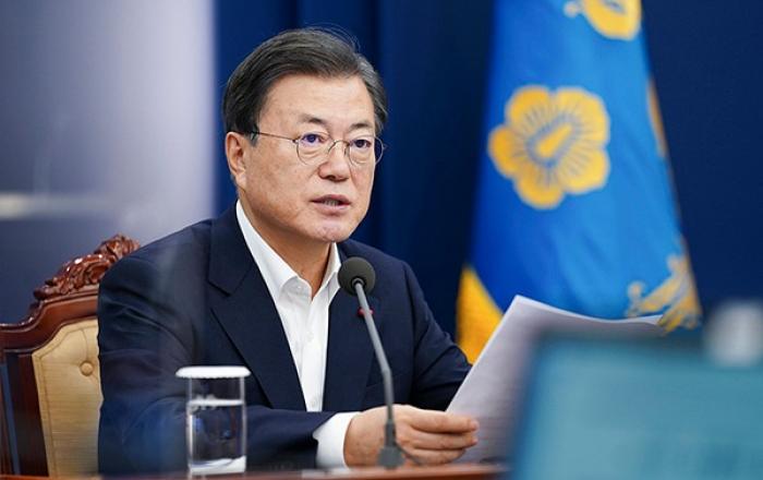 문재인 대통령, 내년 2월부터 접종...코로나 백신접종 지연 염려 사실 아니다.