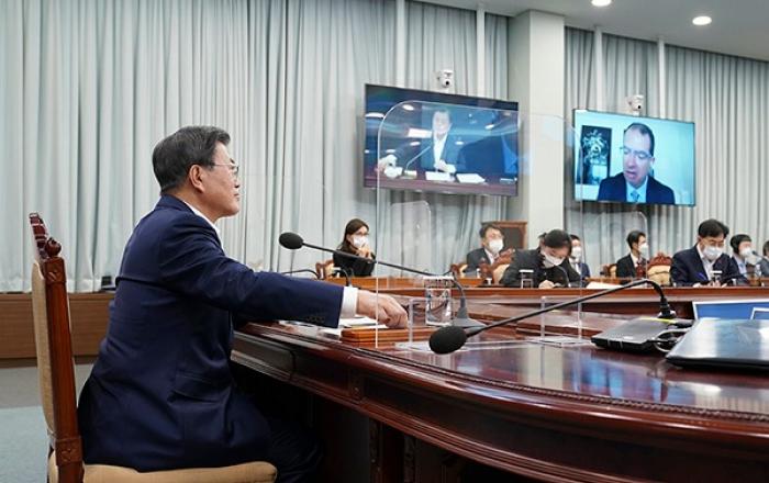 문재인 대통령, 모더나 CEO와 27분간 화상통화 ‘2000만명분 백신 2분기부터 공급’ 합의