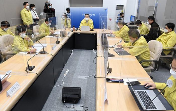 정 총리 “거리두기 조정, 3차 유행 확실히 제압하는 한 주 돼야”