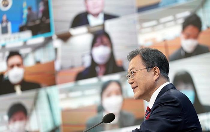 문재인 대통령,  “다른 나라보다 빠른 11월 집단면역 형성 돨 것”