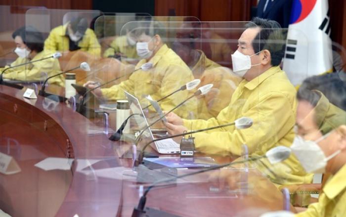 자영업자·소상공인 영업 손실 지원책 제도화 검토