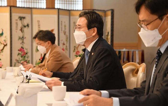 직접일자리, 비대면·재택근무로 전환해 채용…고용충격 완화 역할