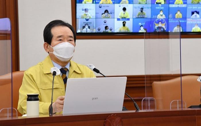 설 연휴 이후 일상 곳곳 집단감염 계속…전문가들 최악의 상황 경고