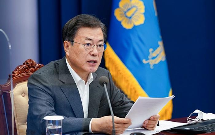 문재인 대통령 “이번주 백신 접종 시작...방역 소홀함 없어야”