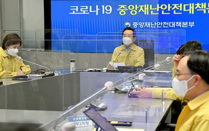 거리두기 현 단계 2주간 유지…5인 모임금지도 현행대로