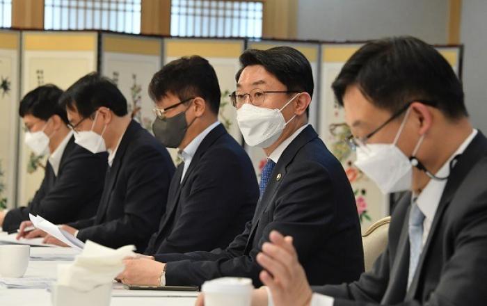 법인택시기사 70만원 내달초 지급…5월에도 계란 수입